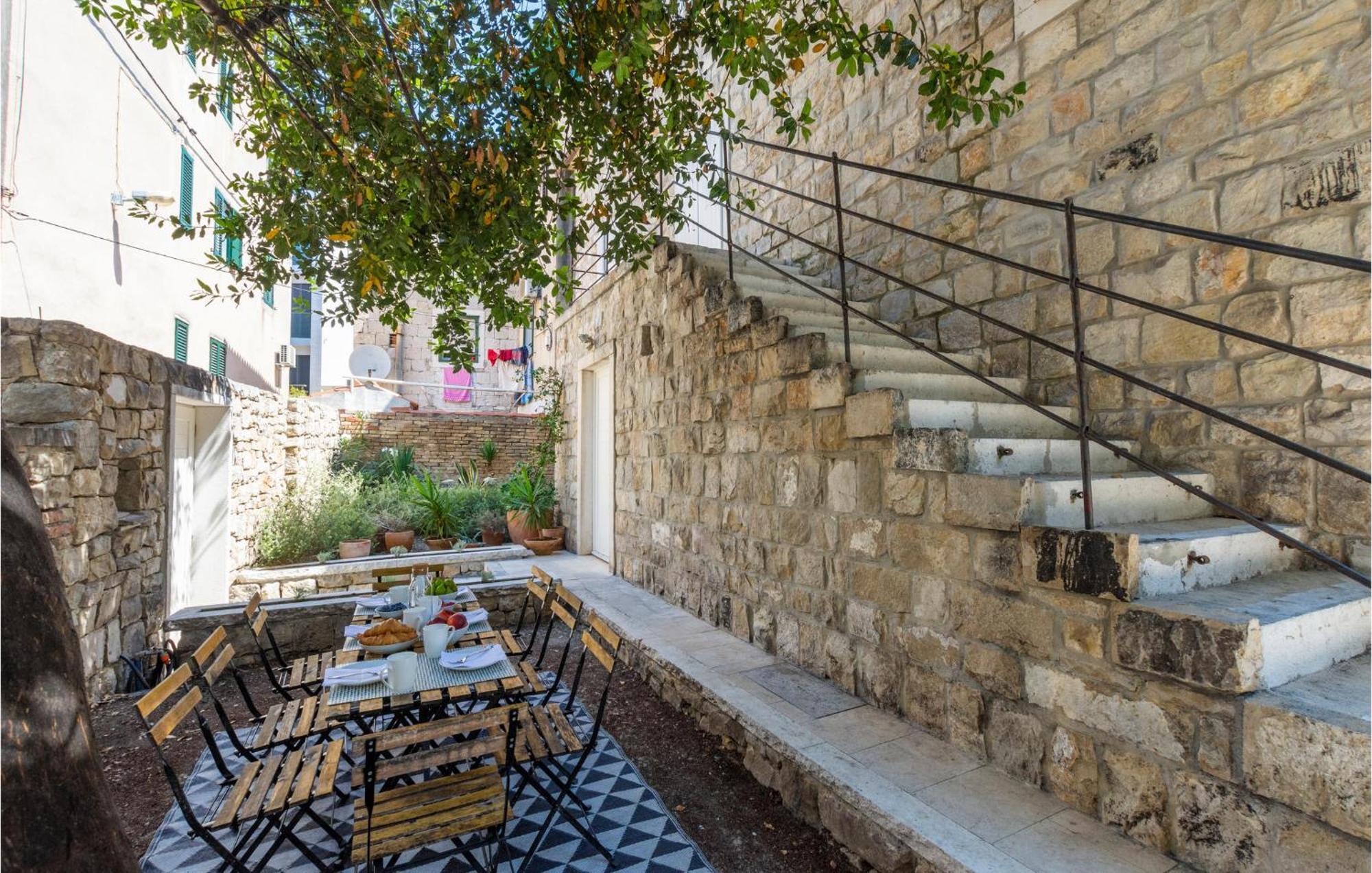 Stunning Home In Split With Outdoor Swimming Pool 外观 照片