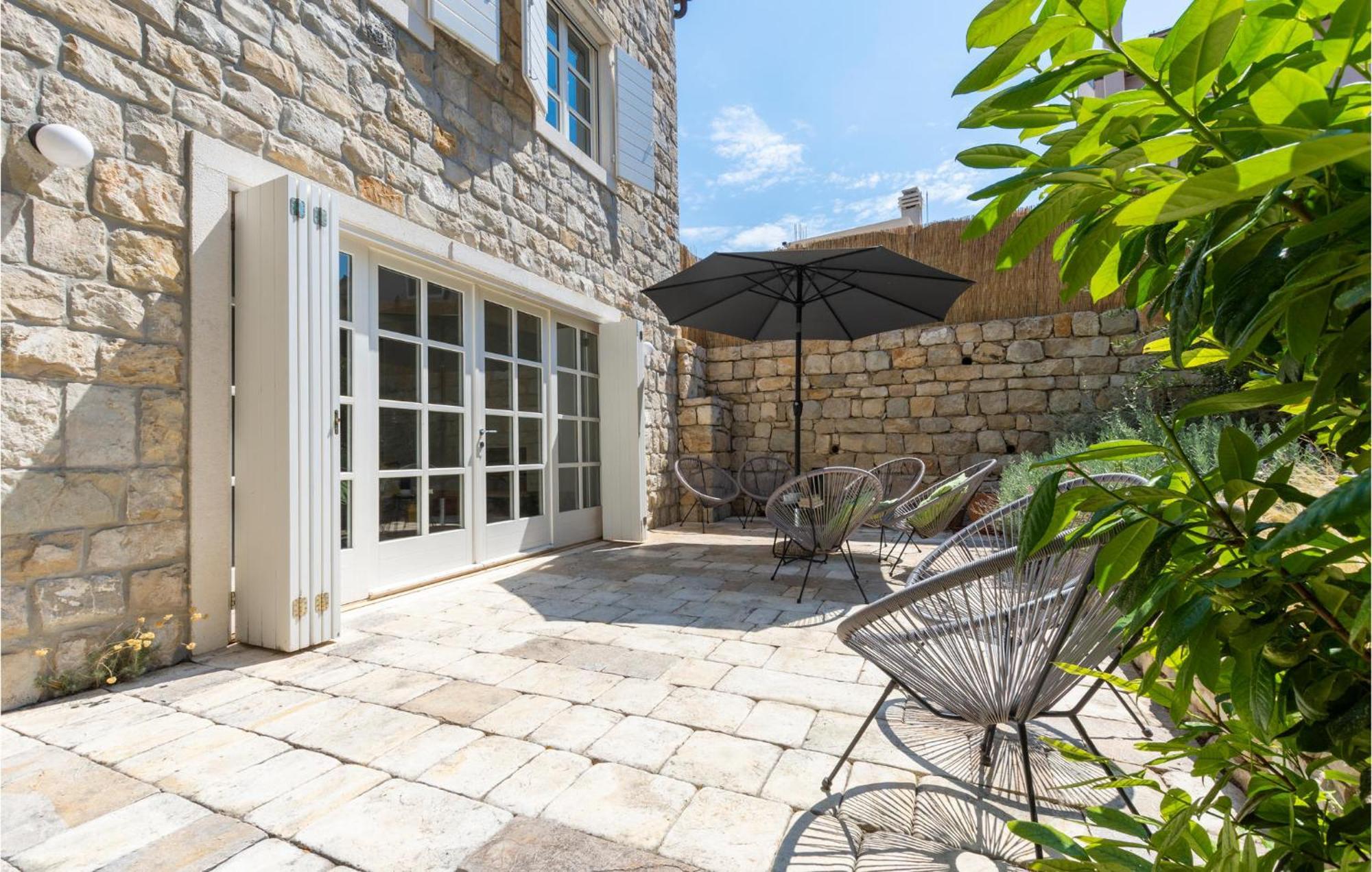 Stunning Home In Split With Outdoor Swimming Pool 外观 照片