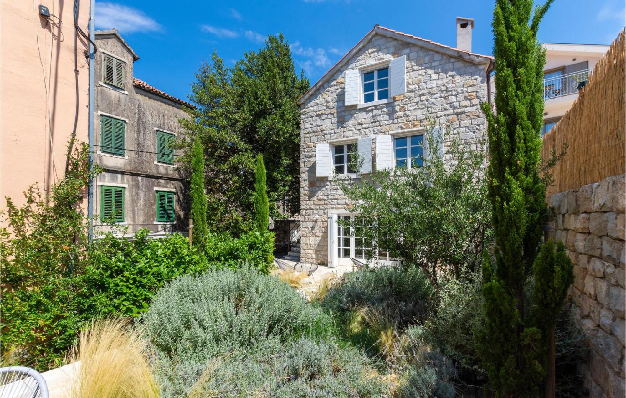 Stunning Home In Split With Outdoor Swimming Pool 外观 照片
