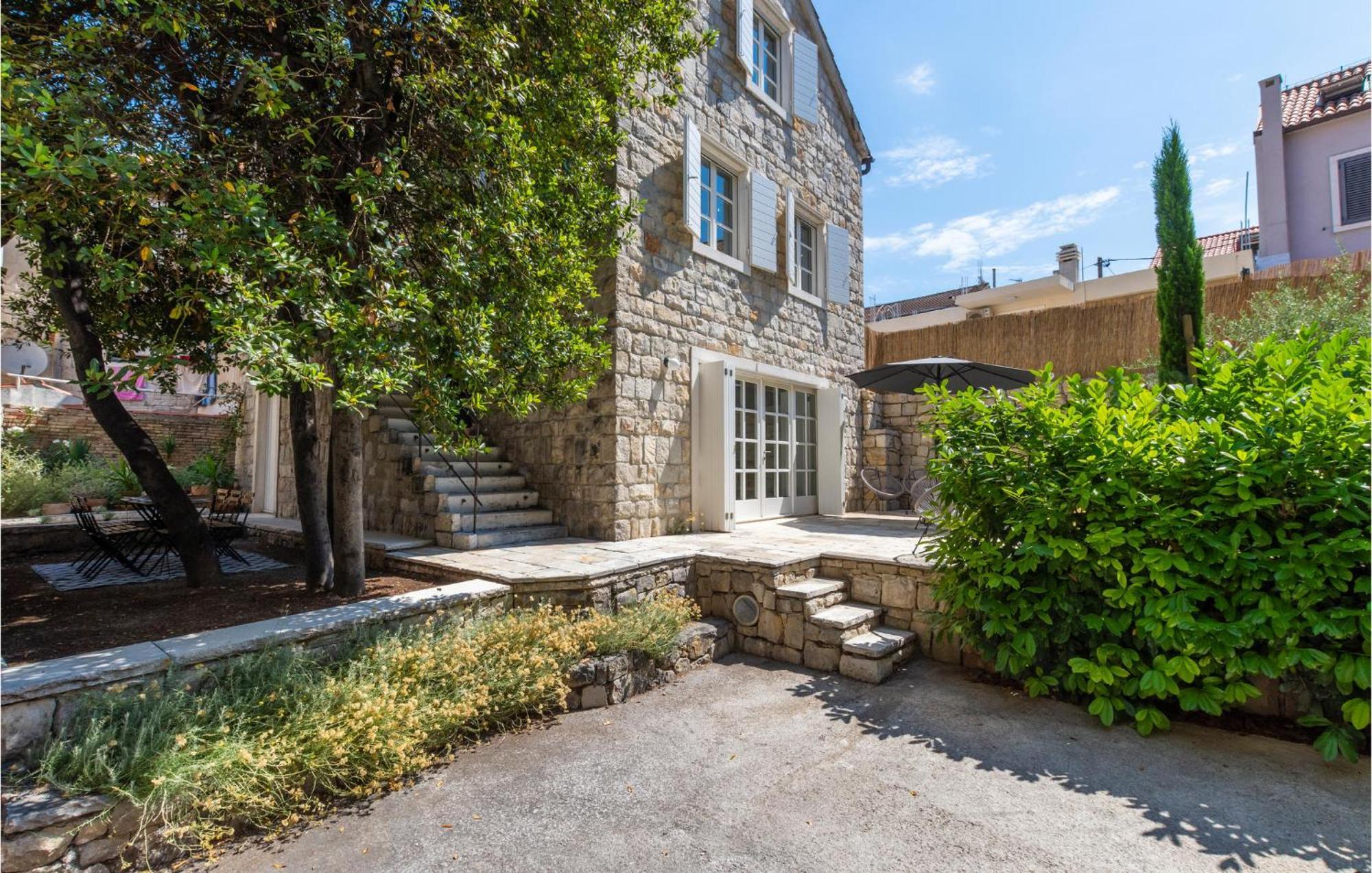 Stunning Home In Split With Outdoor Swimming Pool 外观 照片