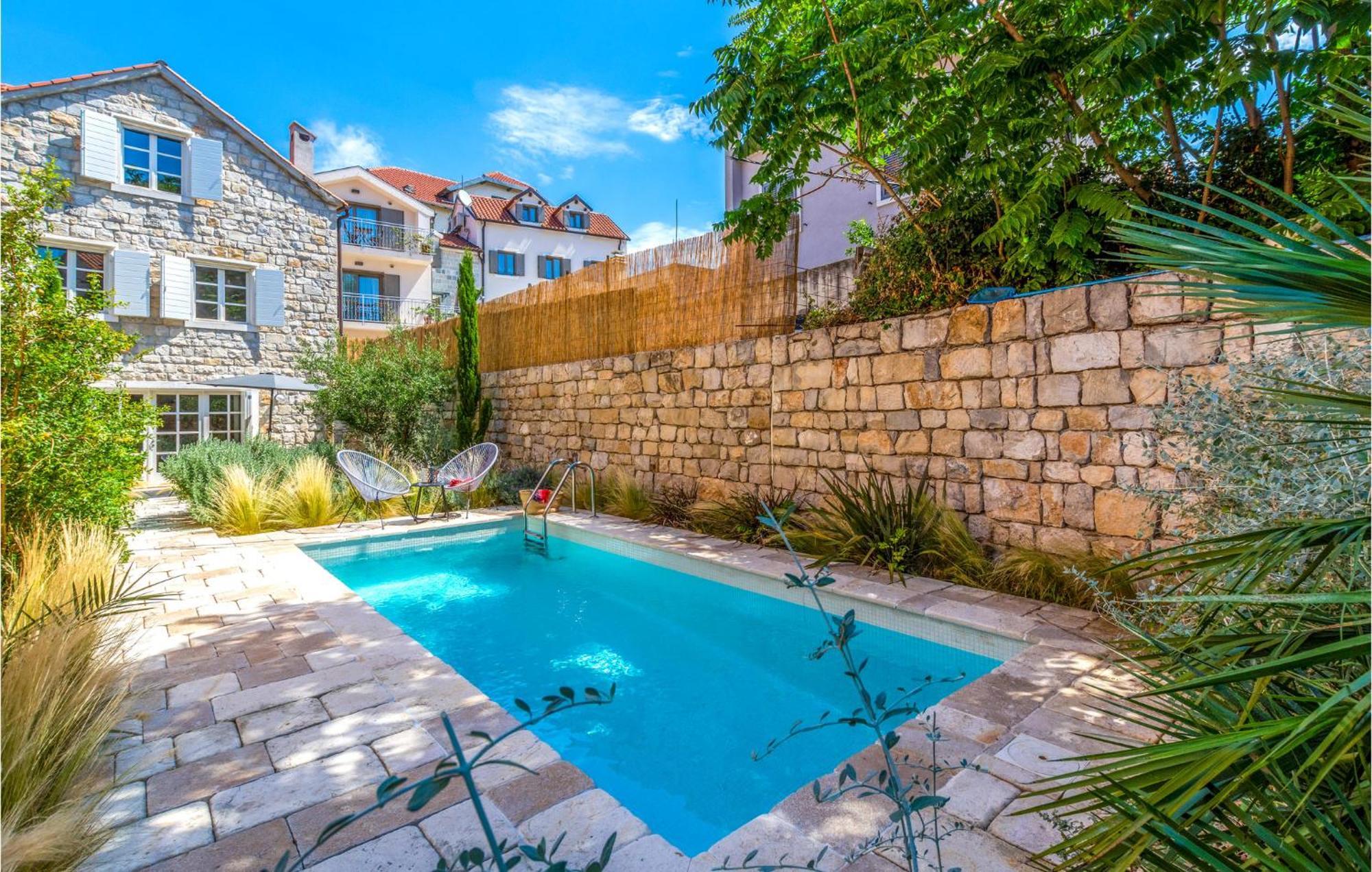 Stunning Home In Split With Outdoor Swimming Pool 外观 照片